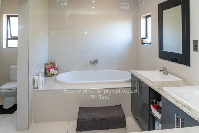 Contemporary 5 bedroom house 