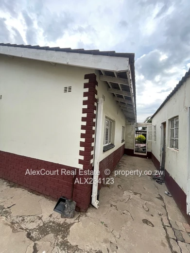 BARGAIN! Solid House in a Serene Neighborhood! (Sole Mandate)