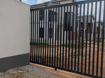 4 Bedroom Flat & Apartment