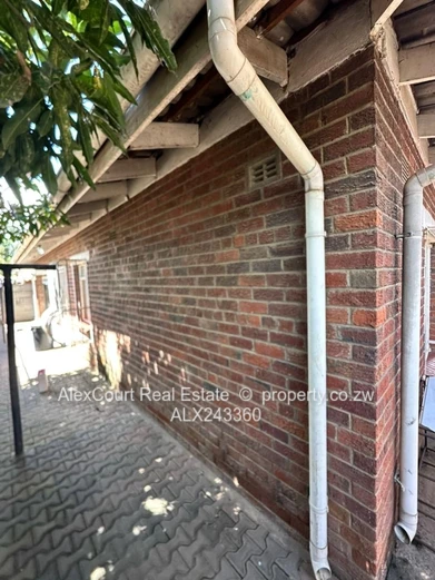 Well Kept and Spacious House in Zengeza! (Sole Mandate)