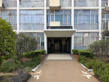 2 Bedroom Flat & Apartment