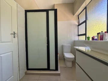 6 Bedroom House
