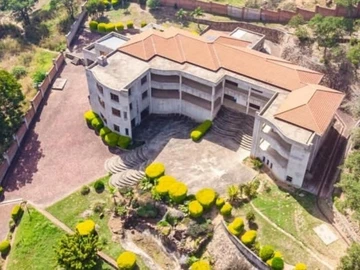 6 Bedroom House
