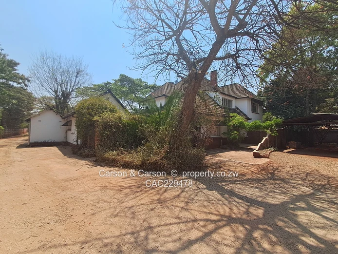 Exclusive Double-Storey Residence on One Acre – Greendale North