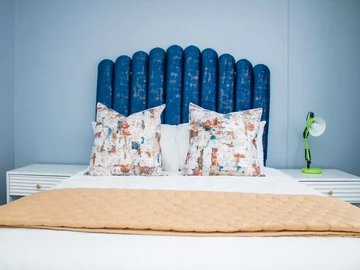 2 Bedroom Flat & Apartment