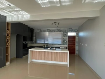4 Bedroom Flat & Apartment