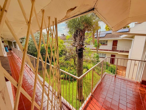 2 Bedroom Flat & Apartment