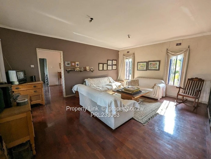 Borehole, Garden, Pool & Separate 1 Bed Self-Contained Cottage