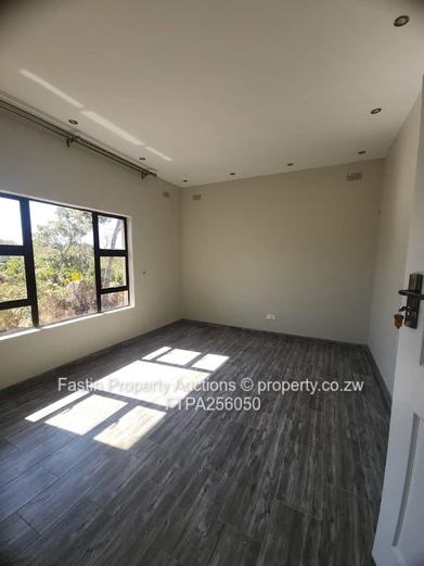 Open-Plan 5-Bed Crowhill Views Home with Borehole