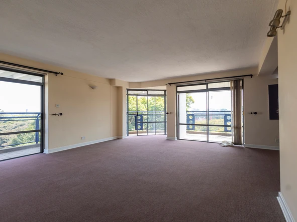 4 Bedroom Flat & Apartment