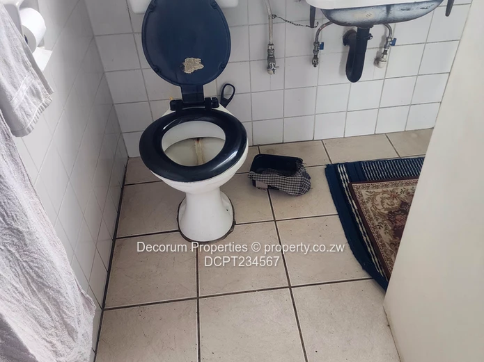 4-Bed Emerald Hill Home on 2030m² with Borehole & Driveway