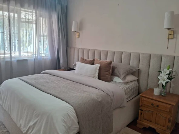 2 Bedroom Flat & Apartment