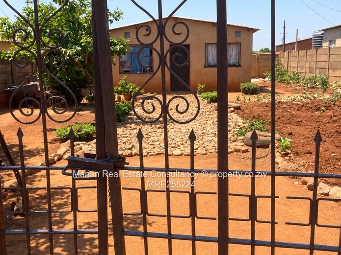 4 Room House Nketa 9, For Sale