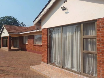 4-Bedroom House with Cottage For Sale