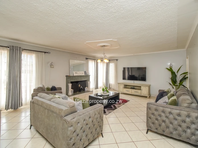 Grand double storey house in Helensvale for sale