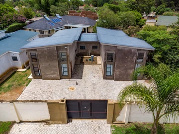 3 Bedroom Flat & Apartment