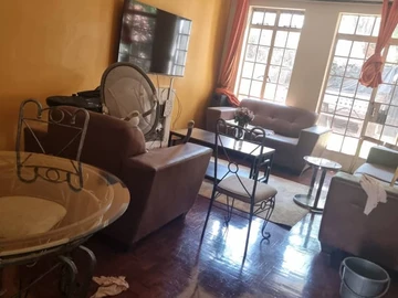 2 Bedroom Flat & Apartment