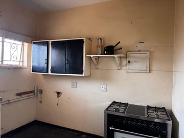 2 Bedroom Flat & Apartment
