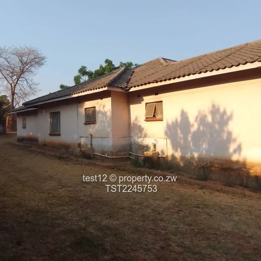 Chinhoyi Riverside house for sale  (Sole Mandate)