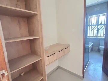 3 Bedroom Flat & Apartment