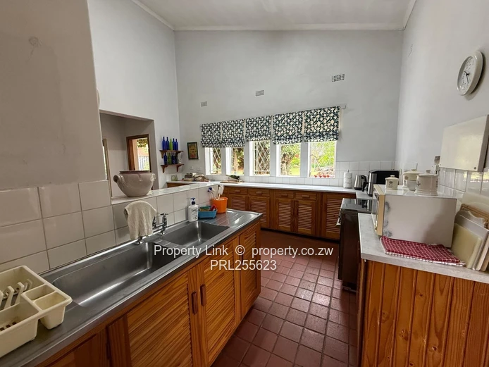 Family Home On Quiet Close With Borehole & Pool