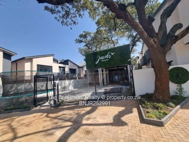 Four Bedroom Townhouse In Avondale