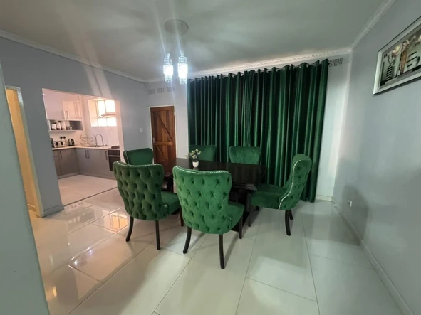 2 Bedroom Flat & Apartment