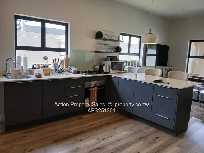 2 Bed Garden Flat For Rent In Avondale! 