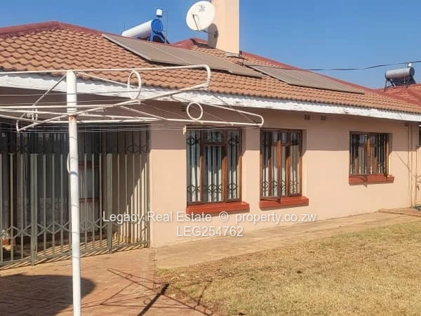 3-Bed Westgate Flat – Tiled, Built-ins & Bar (Sole Mandate)