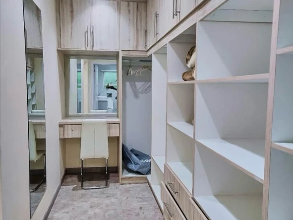 4 Bedroom Flat & Apartment