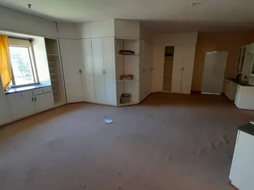 6 Bedroom House