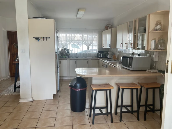 3 Bedroom Flat & Apartment