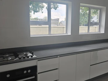 3 Bedroom Flat & Apartment