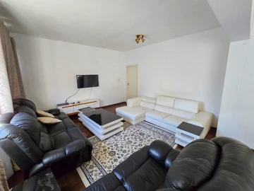 Neat 3-Bedroom Flat in Dorking House – The Avenues