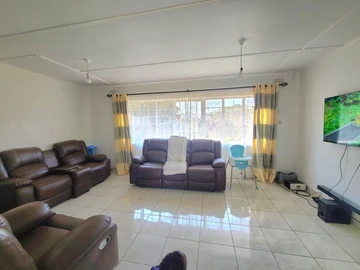 2 Bedroom Flat & Apartment