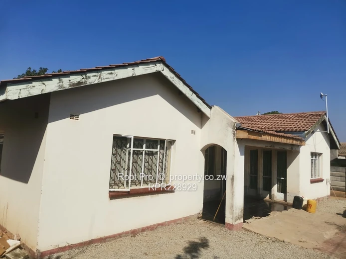 Zimre Park 3 Bedroomed House For Sale 