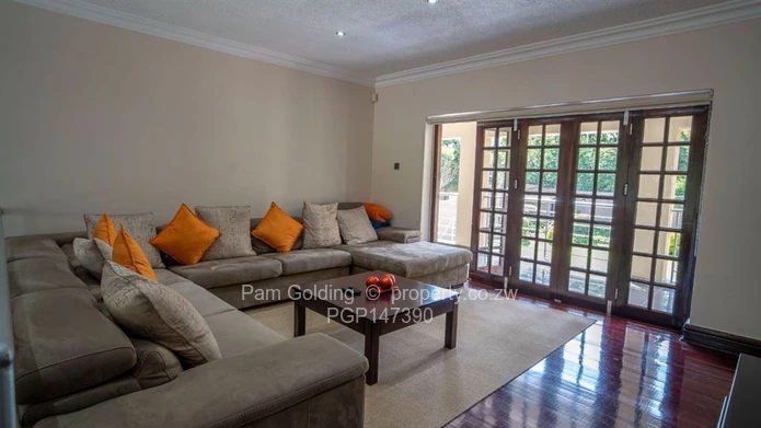 Stunning Executive Home In An Exclusive Complex