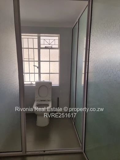 Marlborough 3-Bed Bungalow on 3600m² – Pool & Borehole