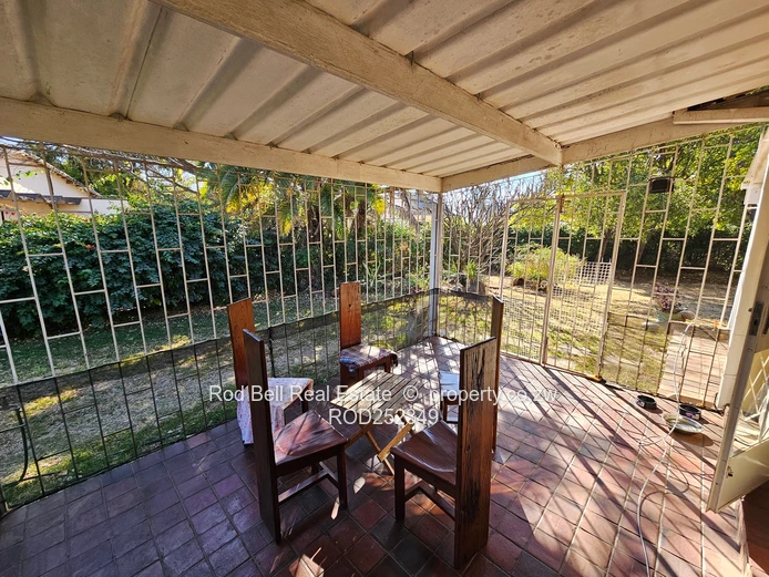 Neat 3-bedroom townhouse in well-established complex