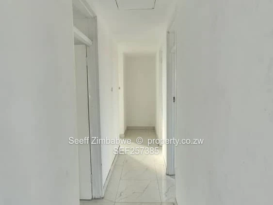 Southview Park: HOUSE FOR SALE - NEAR COMPLETION- 240 m²