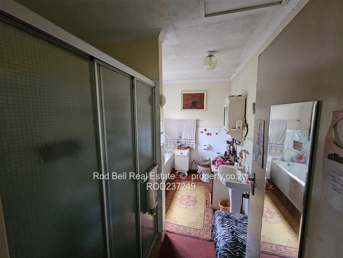 Free standing 3-bedroom townhouse in well-established complex