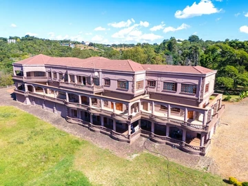8 Bedroom House