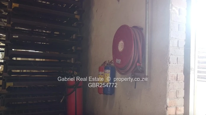 Conveniently located Warehouse & Factory along Glenagles road.
