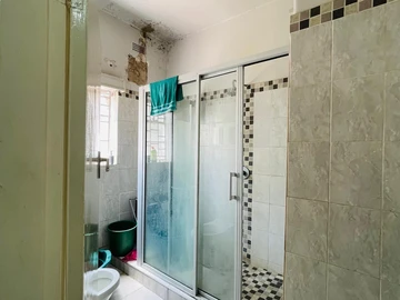 2 Bedroom Flat & Apartment