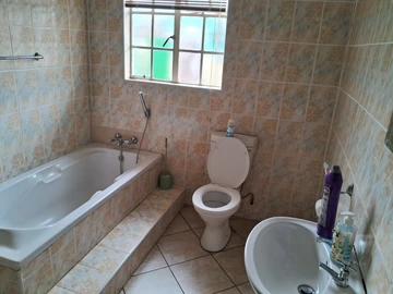 3 Bedroom Flat & Apartment