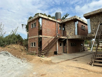 2 Bedroom Flat & Apartment