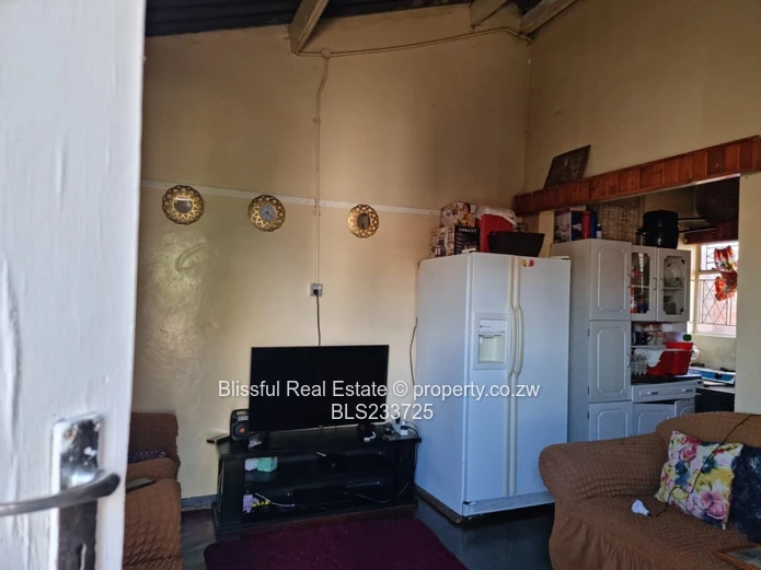 mufakose garden flat for sale