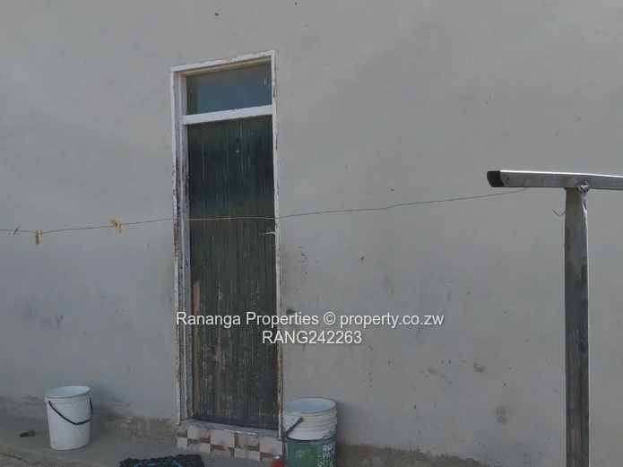 Great Opportunity! 3 Bedroom House In Cowdray Park