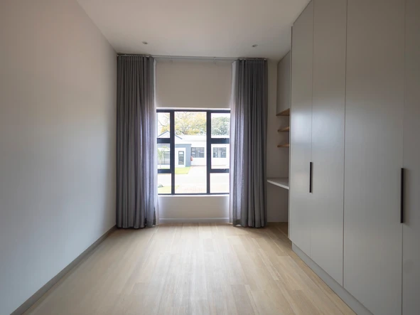 3 Bedroom Flat & Apartment