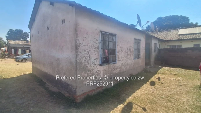2-Bed Renovation Opportunity in Mufakose — 300m² (Sole Mandate)